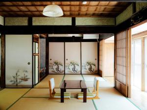 a dining room with a table and chairs at いなかじかん in Yasuda