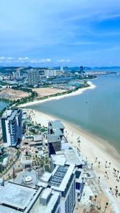 an aerial view of a beach with people and buildings at Executive Bay View A La Carte Hạ Long in Ha Long