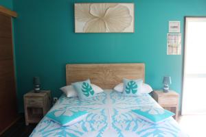 a blue bedroom with a bed with blue walls at Vai'Ute'Ute Lodge, Raiatea in Tevaitoa +30 photos