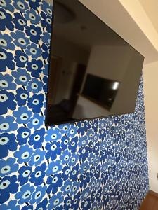 a mirror on a wall with a blue and white pattern at ウエストワン サウス105Kawasemi in Hitoyoshi