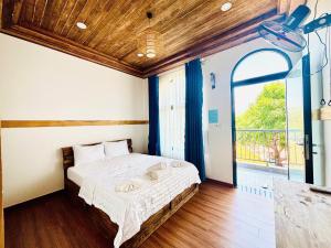 a bedroom with a bed and a large window at Homestay Mr Hồng Vĩnh Hy in Ninh Hải +17 photos