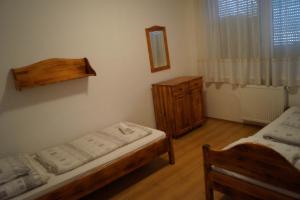 A bed or beds in a room at Emanapartmanok Sárvár Még 37 kép