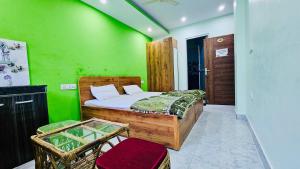 a bedroom with a bed with a green wall at Parvati home stay near by ramjhula,luxmanjhula in Rishīkesh