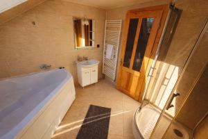 a bathroom with a tub and a sink at Orion in Borzont