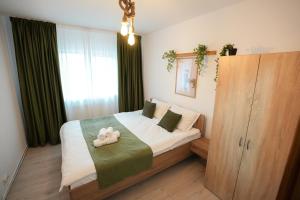a bedroom with a bed with two stuffed animals on it at Lumena - Kingsize Beds, ultracentral, 80mp in Topliţa