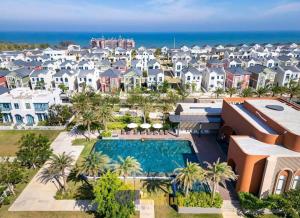 an aerial view of a resort with a swimming pool and houses at Sunset Villa - Novaworld Phan Thiết in Bình Tú