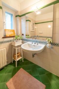 a bathroom with a sink and a mirror at Marli Home in Corropoli