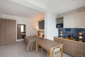 a kitchen and living room with a table and a couch at Frontemare Appartamenti e Camere ELISABETTA in Cesenatico