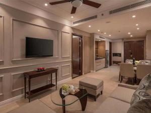 a living room with a tv on the wall at DN ALT sentafe ppt in Danang