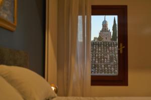 a bedroom with a window with a view of a building at Le Mura Minicase int 3 in Castelfranco Veneto