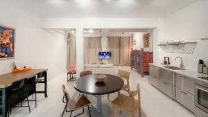 a kitchen and living room with a table and chairs at Cosy loft near City Centre, Terra CasaMia in Antwerp