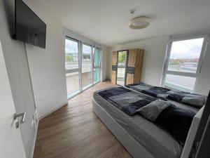 a bedroom with a bed and a flat screen tv at Apartmenthaus MK Immobilien in Stuttgart