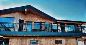 a house with a balcony on top of it at Moosmühle Weitnau in Weitnau