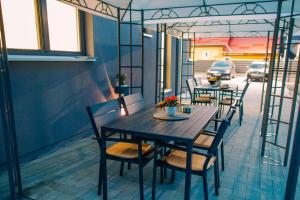a wooden table and chairs on a patio at The Butterfly in Sângeorgiu de Mureș