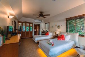 a living room with two beds and a couch at Birds and Bees Resort in Pattaya South