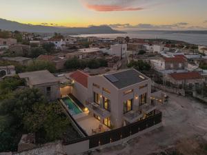an aerial view of a house with a sunset at Villa Villagio Rosso in Kókkinon Khoríon