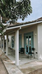 a house with two chairs sitting on a patio at Testudo Madiha in Matara