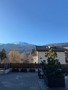 a park with a bench and mountains in the background at Bormio Alpine Home in Bormio