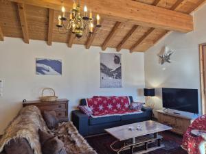 a living room with a couch and a table at Sublime appartement avec terrasse - Centre BSM in Bourg-Saint-Maurice