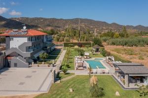 an aerial view of a house with a yard at A Ponte Studios & Apartments in Sykia Chalkidikis