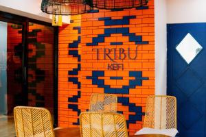 two chairs in front of a brick wall at Bila Boutique Hotel in Lagao II
