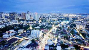 a city with a lot of buildings and traffic at Horizons 101 Cebu- Premium Studio in Cebu City