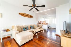 a living room with a couch and a ceiling fan at Atlantic View Apartment-El Rompido in El Rompido