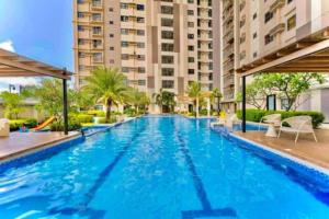 a swimming pool at a resort with a building at Horizons 101 Cebu- Premium Studio in Cebu City