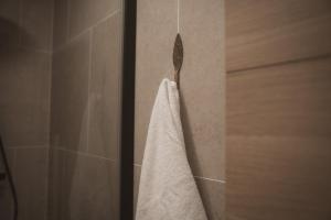 a towel hanging on a wall with a knife at Sézam Appart’Hôtel Saint-Malo in Saint Malo