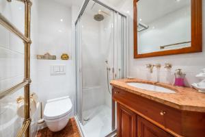 a bathroom with a shower and a toilet and a sink at Fernsicht in Morsum