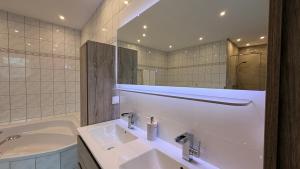 a bathroom with a sink and a mirror and a tub at Bootshaus Hamm in Hamm +20 photos