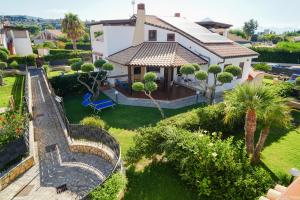an aerial view of a house with a garden at Sole Mare Deluxe in Campofelice di Roccella