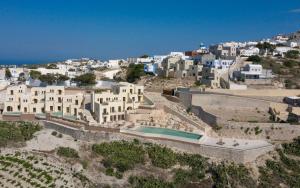 בריכת השחייה שנמצאת ב-Elessa Hotel או באזור