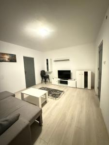 a living room with a couch and a table at Turda central apartament in Turda