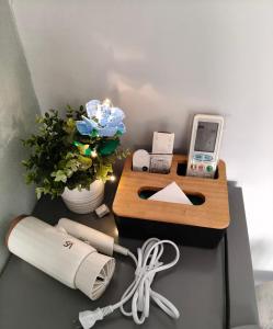 a table topped with a wooden box with a game controller at OYAJI Guesthouse 歐野基民家宿泊 in Tainan