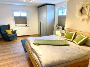 a bedroom with a bed with a chair and a window at Zwei Apartments - ein Haus - Alles fußläufig - Altstadt, Wanderwege, Freibad und Restaurants in unmittelbarer Nähe in Schmallenberg