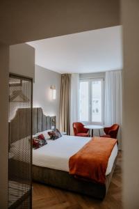 a bedroom with a bed and a table with chairs at Hotel Venezia in Trento