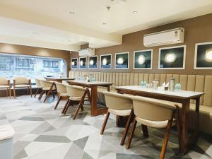 Khu vực ghế ngồi tại Hotel Maskan, Surat