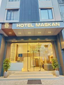 Mặt tiền/cổng chính của Hotel Maskan, Surat