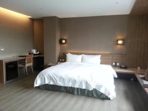 Postel nebo postele na pokoji v ubytování Imperial Dynasty Boutique Hotel