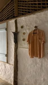 a brown shirt is hanging on a wall at Pouso do Cajueiro - Moreré in Cairu