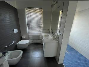 a bathroom with a sink and a toilet and a tub and sink at Casa Annadelia in Silvi Paese +24 photos
