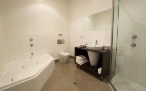 Vannituba majutusasutuses Ikon Hotel