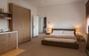 Voodi või voodid majutusasutuse Ikon Hotel toas