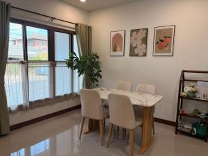a dining room with a table and chairs at Nong Hoi Nest, New Townhome with Positive Pressure Air Purifier in Chiang Mai