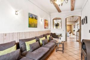 a living room with a couch and a tv at Landhaus Sofie in Kreischa