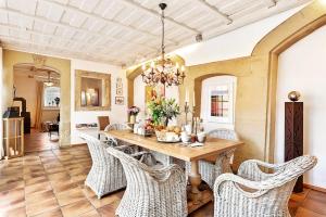 a dining room with a wooden table and wicker chairs at Landhaus Sofie in Kreischa