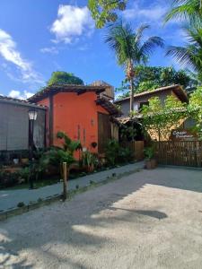 a house with a fence and palm trees at Espaço Casa Palmar in Barra Grande