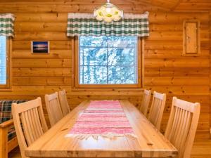 a dining room with a wooden table and chairs at Holiday Home Ruskatupa by Interhome in Ruka