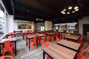 Restoran või mõni muu söögikoht majutusasutuses Home Rest Hotel